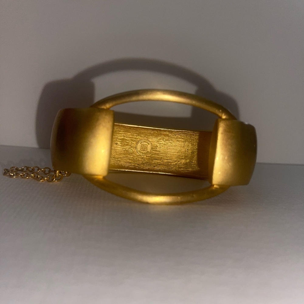 Givenchy Couture Vintage Gold
Hinged Bangle Bracelet